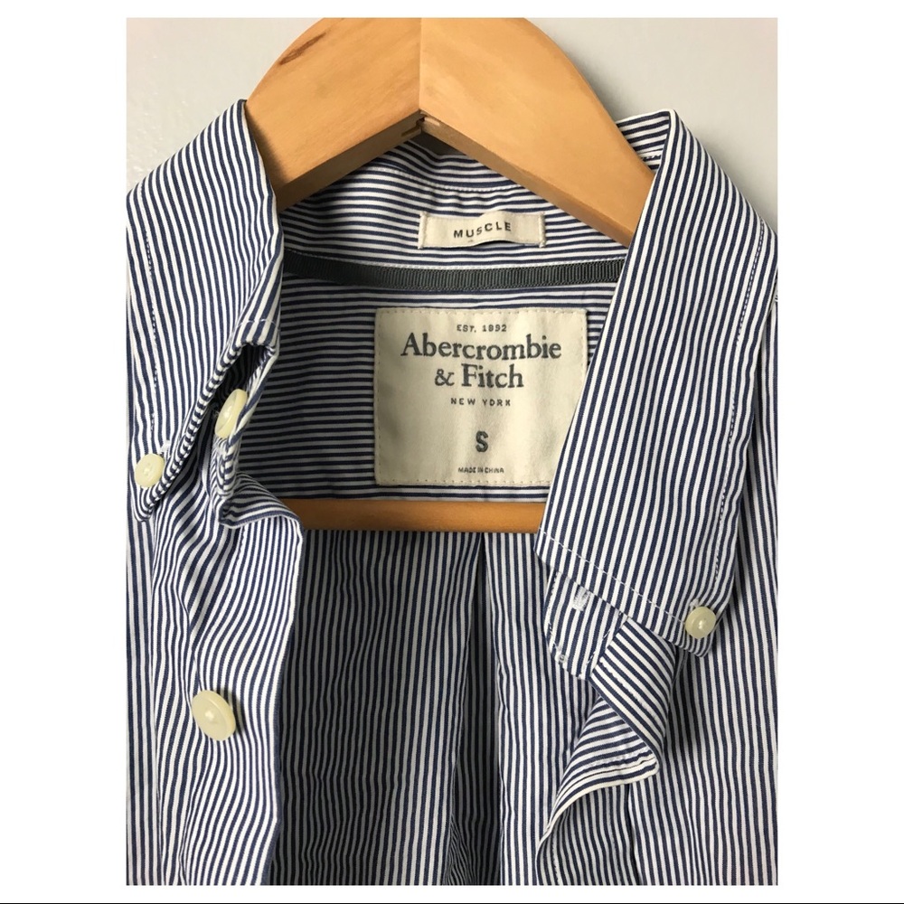 A&F button down S - Picture 2 of 4